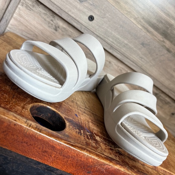 Crocs Monterey Strappy Low Wedge Sandals Cream Light Tan Women's 10 good preworn - Picture 9 of 12